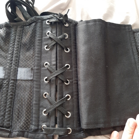 Steel boned corset - Picture 5 of 8